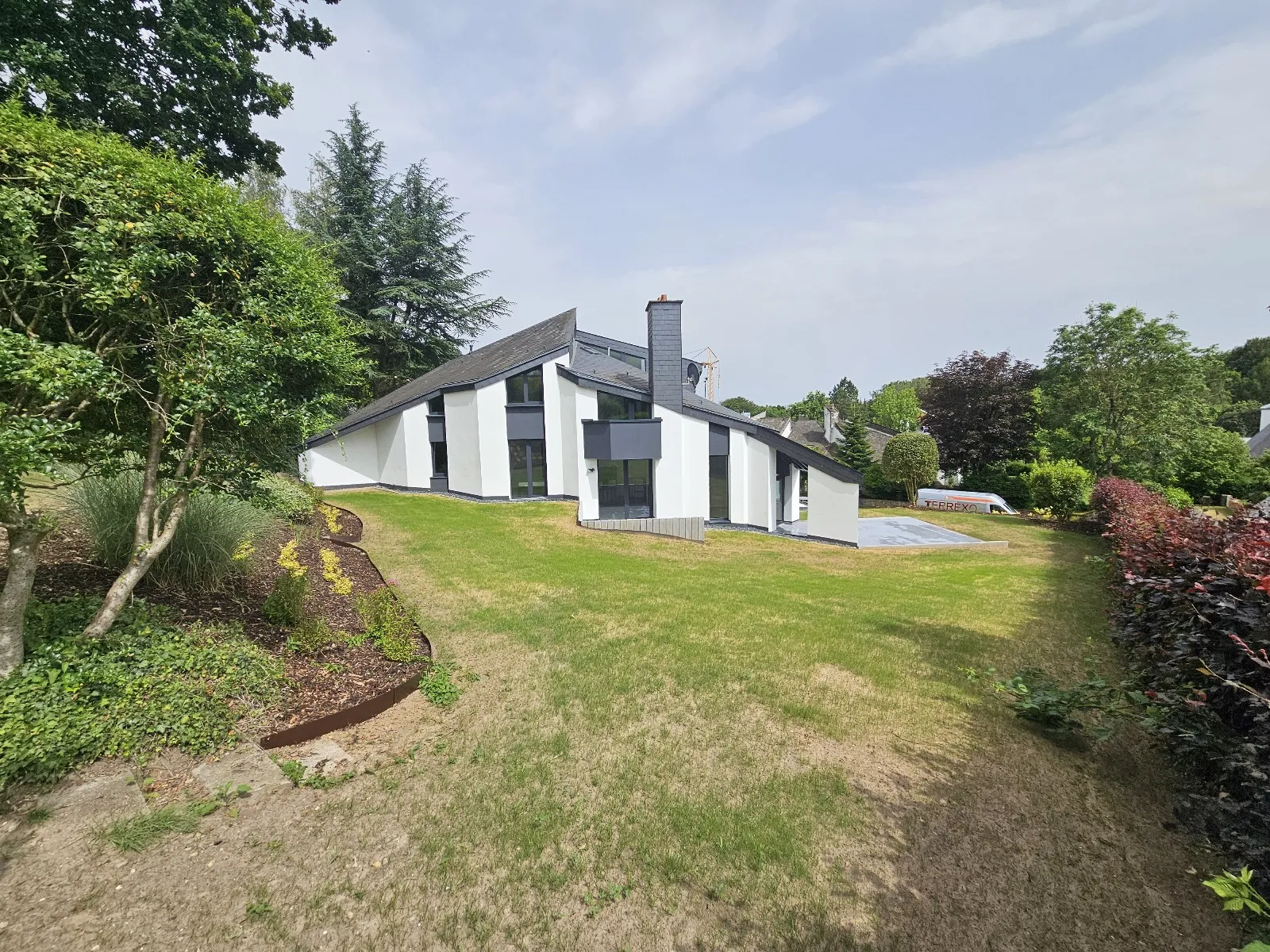 Surélever une maison en bande, sans froisser le voisin